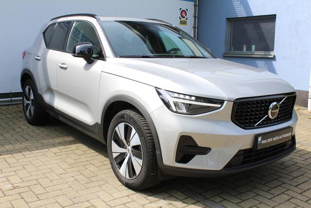 Volvo XC40 1.5 T4 Plug-in hybrid Plus Bright | Incl. 12 maanden Garantie | Panorama dak | Achteruitrijcamera | Harman/Kardon Audiosysteem | Elektrisch verstelbare stoelen met geheugen | Keyless entry/start | Parkeersensoren V+A | Elektrische kofferklep | Stoel & Stu