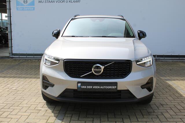 Volvo XC40 1.5 T4 Plug-in hybrid Plus Bright | Incl. 12 maanden Garantie | Panorama dak | Achteruitrijcamera | Harman/Kardon Audiosysteem | Elektrisch verstelbare stoelen met geheugen | Keyless entry/start | Parkeersensoren V+A | Elektrische kofferklep | Stoel & Stu