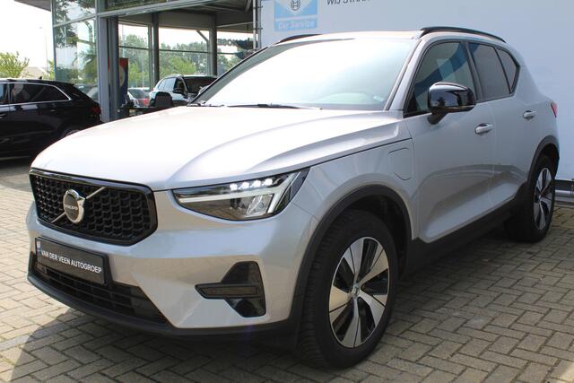 Volvo XC40 1.5 T4 Plug-in hybrid Plus Bright | Incl. 12 maanden Garantie | Panorama dak | Achteruitrijcamera | Harman/Kardon Audiosysteem | Elektrisch verstelbare stoelen met geheugen | Keyless entry/start | Parkeersensoren V+A | Elektrische kofferklep | Stoel & Stu