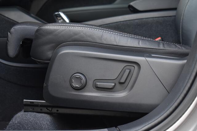 Volvo XC40 T5 262PK Plug-in hybrid Ultimate Bright | Lederen bekleding | Panormadak | 360 graden camera