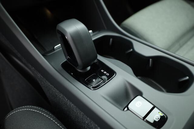 Volvo XC40 T4 Recharge Core | Pilot Assist | Elek. Trekhaak | Camera | Navi | Stoel- Stuurverw.