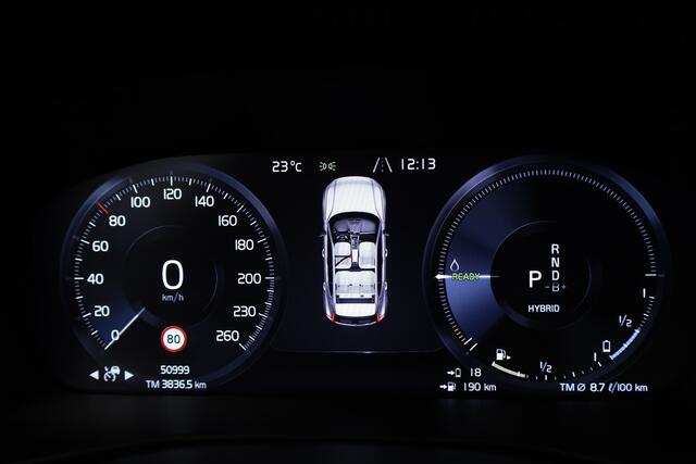 Volvo XC40 T4 Recharge Core | Pilot Assist | Elek. Trekhaak | Camera | Navi | Stoel- Stuurverw.