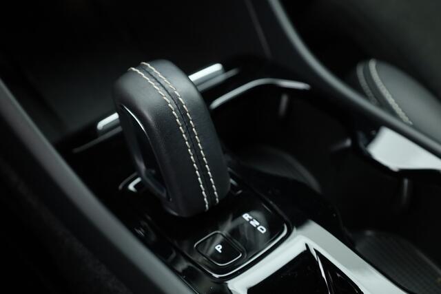Volvo XC40 1.5 T5 Recharge R-Design | Pilot Assist | Elek. Trekhaak | Elek. Stoelen | Stoel- Stuurverw. | H&K