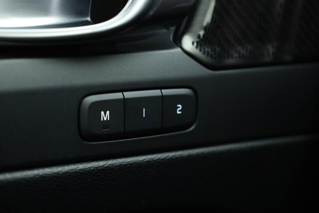 Volvo XC40 1.5 T5 Recharge R-Design | Pilot Assist | Elek. Trekhaak | Elek. Stoelen | Stoel- Stuurverw. | H&K