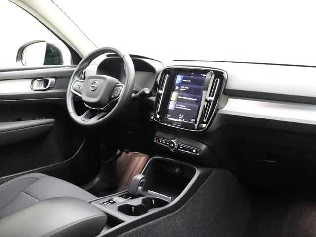 Volvo XC40 T4 211pk Recharge R-Design Expr. / Keyless / ACC / BLIS / Elektr. Achterklep / 19'' Velgen /Elektr. Trekhaak / PDC + Camera / DAB / Apple Carplay /