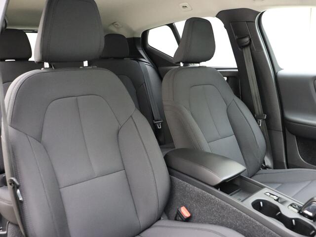 Volvo XC40 T4 211pk Recharge R-Design Expr. / Keyless / ACC / BLIS / Elektr. Achterklep / 19'' Velgen /Elektr. Trekhaak / PDC + Camera / DAB / Apple Carplay /