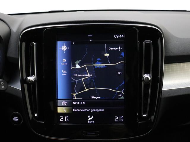 Volvo XC40 T4 211pk Recharge R-Design Expr. / Keyless / ACC / BLIS / Elektr. Achterklep / 19'' Velgen /Elektr. Trekhaak / PDC + Camera / DAB / Apple Carplay /