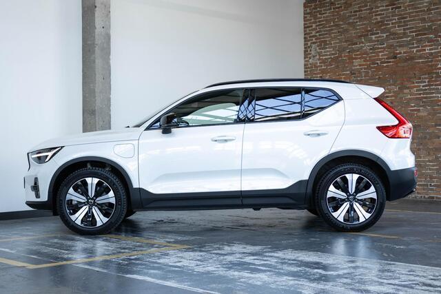Volvo XC40 T5 Recharge R-Design | Panorama dak | Verwarmbare voorstoelen | Volvo on Call | Stoelverwarming | Parkeersensoren voor + achter | Parkeercamera | Parkeerverwarming | Harman Kardon Premium audio | 360° Parkeercamera |