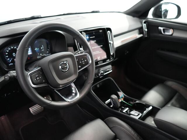Volvo XC40 1.5 T4 Recharge R-Design | Trekhaak | Camera | Stoel+stuur verwarming | Carplay