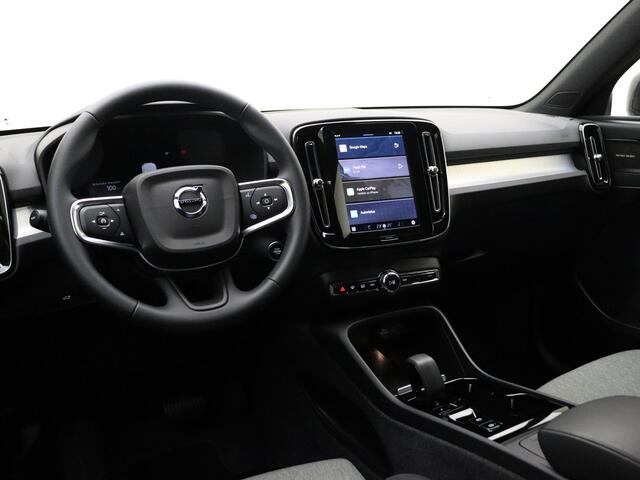 Volvo XC40 B3 177pk Plus Dark / Elektr. Stoelen / Pixel koplampen / Harman&Kardon / ACC / BLIS / PDC + Camera / Stoel + Stuurw. Verwarming / 18'' Velgen / Elektr. Achterklep /