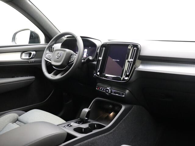 Volvo XC40 B3 177PK Core / Elektrisch verstelbare stoelen / Elektrische achterklep / ACC / Pilot Assist /