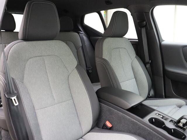 Volvo XC40 B3 177PK Core / Elektrisch verstelbare stoelen / Elektrische achterklep / ACC / Pilot Assist /