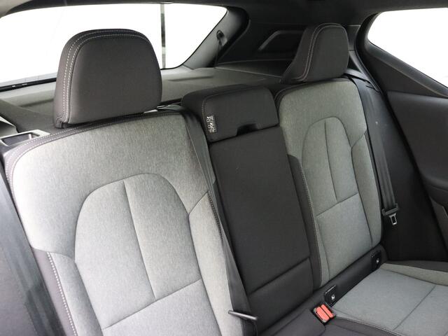 Volvo XC40 B3 177PK Core / Elektrisch verstelbare stoelen / Elektrische achterklep / ACC / Pilot Assist /