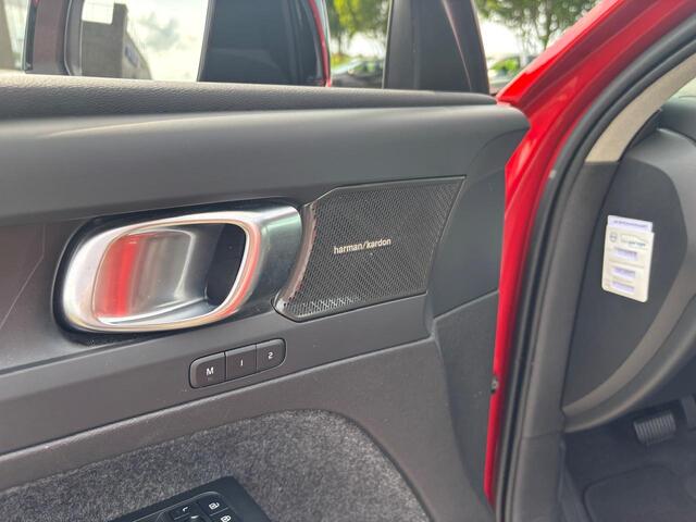 Volvo XC40 1.5 T5 Plug-in hybrid Ultimate Dark