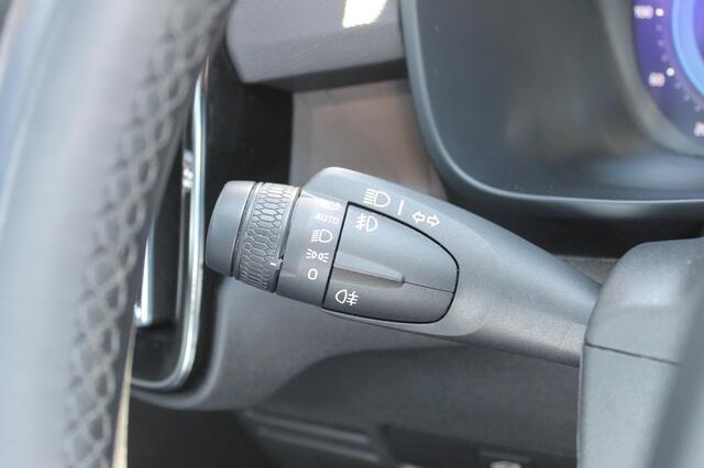 Volvo XC40 Recharge 231PK Automaat 70 kWh Google infotainment / Verwarmbare voorstoelen / Verwarmbaar stuurwiel / Getinte ramen vanaf de B-stijl / Cruise control