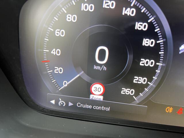 Volvo XC40 1.5 T4 Plug-in hybrid Core Bright Achteruitrijcamera Navigatie