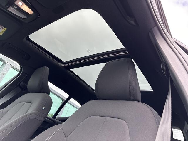 Volvo XC40 Recharge Ultimate 70 kWh Automaat, Panoramadak, Driver assist, 20 inch wielen, Eerste eigenaar, Volledig dealer onderhouden, Stoelverwarming, Stoelverwarming, Extra getinte ramen vanaf B-stijl