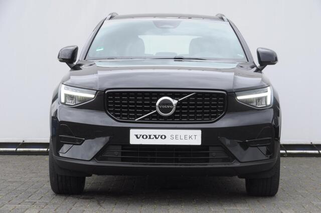 Volvo XC40 B4 211PK Automaat Plus Dark / Adaptieve cruise control / Keyless entry / Elektrische stoelen / Trekhaak / Elektrische achterklep / Stoel en stuurwielverwarming / Harman kardon audio / BLIS /