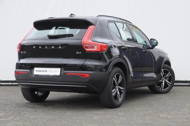 Volvo XC40 B4 211PK Automaat Plus Dark / Adaptieve cruise control / Keyless entry / Elektrische stoelen / Trekhaak / Elektrische achterklep / Stoel en stuurwielverwarming / Harman kardon audio / BLIS /