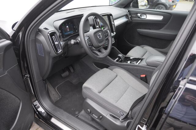 Volvo XC40 B4 211PK Automaat Plus Dark / Adaptieve cruise control / Keyless entry / Elektrische stoelen / Trekhaak / Elektrische achterklep / Stoel en stuurwielverwarming / Harman kardon audio / BLIS /