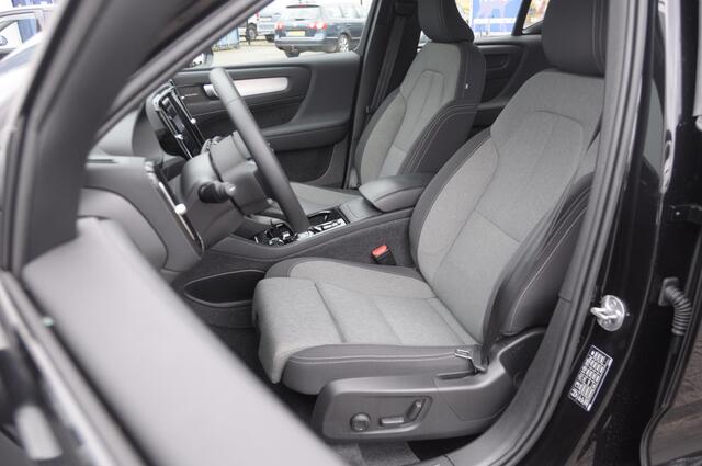 Volvo XC40 B4 211PK Automaat Plus Dark / Adaptieve cruise control / Keyless entry / Elektrische stoelen / Trekhaak / Elektrische achterklep / Stoel en stuurwielverwarming / Harman kardon audio / BLIS /