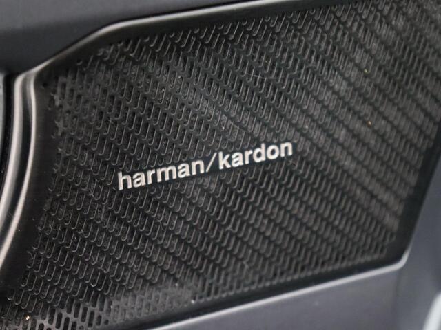 Volvo XC40 1.5 T5 Twin Engine R-Design Voll Black Panoramadak Harman Kardon