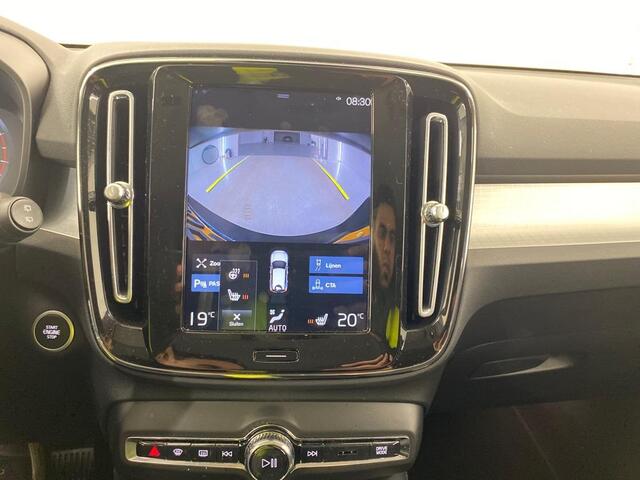 Volvo XC40 1.5 T2 Business Pro | Adaptieve Cruise Control | Parkeer Camera | Dode Hoek Detectie | Stoel en stuurverwarming | Keyless entry/start | Volvo on Call |