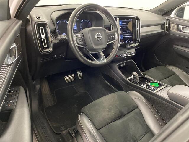 Volvo XC40 1.5 T2 R-Design | Lounge Pakket | 360° Camera | Harman/Kardon | Panorama Schuifdak | Keyless Entry | Stuur + Stoel verwarming | Volvo On call |