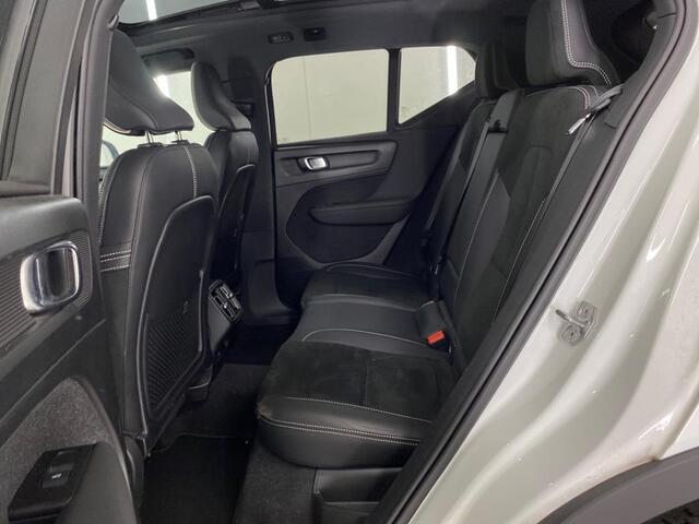 Volvo XC40 1.5 T2 R-Design | Lounge Pakket | 360° Camera | Harman/Kardon | Panorama Schuifdak | Keyless Entry | Stuur + Stoel verwarming | Volvo On call |