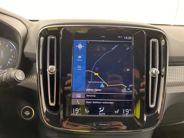 Volvo XC40 1.5 T2 R-Design | Lounge Pakket | 360° Camera | Harman/Kardon | Panorama Schuifdak | Keyless Entry | Stuur + Stoel verwarming | Volvo On call |