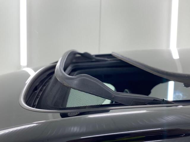 Volvo XC40 1.5 T2 R-Design | Lounge Pakket | 360° Camera | Harman/Kardon | Panorama Schuifdak | Keyless Entry | Stuur + Stoel verwarming | Volvo On call |