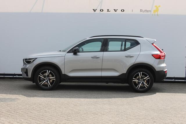 Volvo XC40 B4 211PK Automaat Plus Dark Blis / Adaptieve Cruise Control / Semi elektrisch wegklapbare trekhaak / 18" lichtmetalen velgen / Draadloos opladen / Harman Kardon Audio