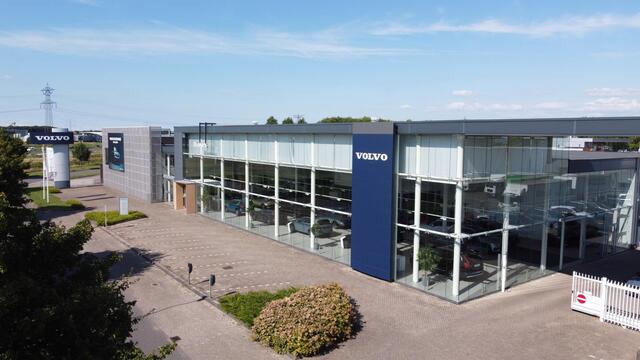 Volvo XC40 B4 Ultimate Dark - Panorama/schuifdak - IntelliSafe Assist & Surround - 360º Camera - Verwarmde voorstoelen & stuur - Parkeersensoren voor & achter - Elektr. bedienb. voorstoelen met geheugen links - Draadloze tel. lader - Extra getint glas - 21' LMV