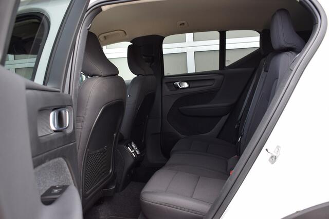 Volvo XC40 1.5 T2 Inscription Camera | 19inch | Trekhaak! Apple carplay | Harman Kardon | getinte ramen