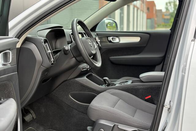 Volvo XC40 1.5 T5 Recharge Inscription - 360 Camera - Open dak - Trekhaak - Stoel/stuurverwarming - Licht pack - Rijklaar