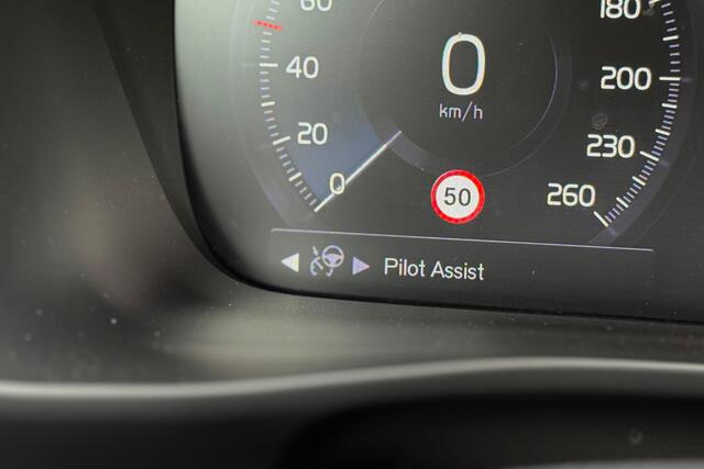 Volvo XC40 1.5 T5 Recharge Inscription - 360 Camera - Open dak - Trekhaak - Stoel/stuurverwarming - Licht pack - Rijklaar