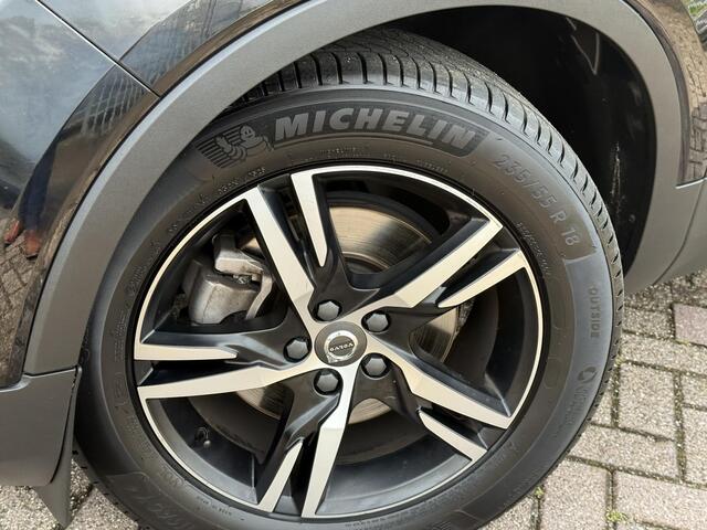 Volvo XC40 2.0 B4 R-Design | Trekhaak | 2100KG Trekgewicht | Blis | Adaptieve cruise controle | Keyless | reservewiel |