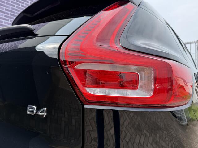 Volvo XC40 2.0 B4 R-Design | Trekhaak | 2100KG Trekgewicht | Blis | Adaptieve cruise controle | Keyless | reservewiel |