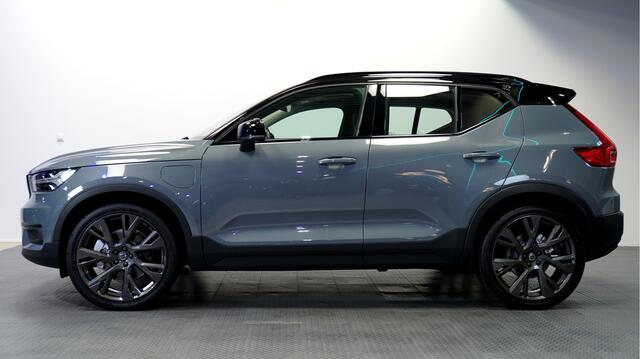 Volvo XC40 1.5 T5 Recharge 193kW/262pk DCT7 R-Design PANORAMADAK + HARMAN/KARDON + ADAPT.CRUISE + PILOT ASSIST + 360 CAMERA + EL.TREKHAAK + STOEL-&STUURVERWARMING + KEYLESS + BLIS + LANE ASSIST + FULL LED + PARKSENSOREN V&A + 21" LM-VELGEN!!