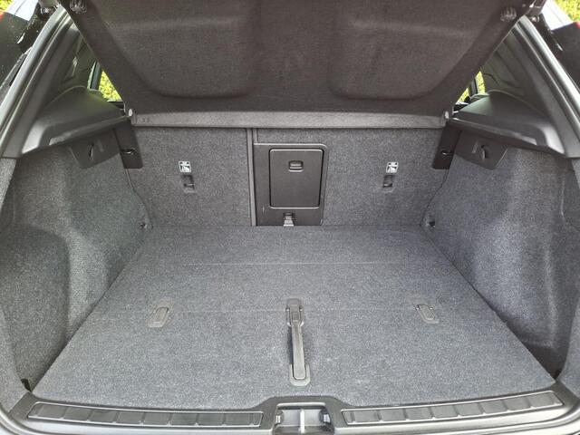 Volvo XC40 Recharge Twin Ultimate 78 kWh Panoramadak | Harman/Kardon | Stoel/Stuur verwarming | Trekhaak |