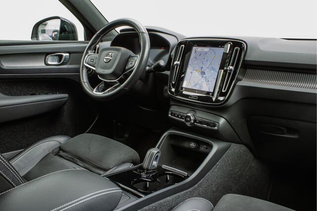 Volvo XC40 Recharge P8 AWD R-Design Trekhaak/ Panoramadak/ Stuur+stoelverwarming/ Camera/ Elek. achterklep/ Blindspot