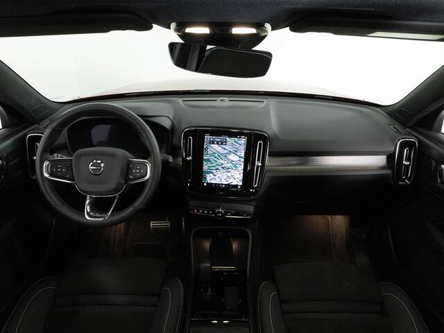 Volvo XC40 Recharge Pro 70 kWh 231 PK | LED | Panoramadak | Trekhaak | 360 Camera | Adaptieve Cruise Control | Harman/Kardon |