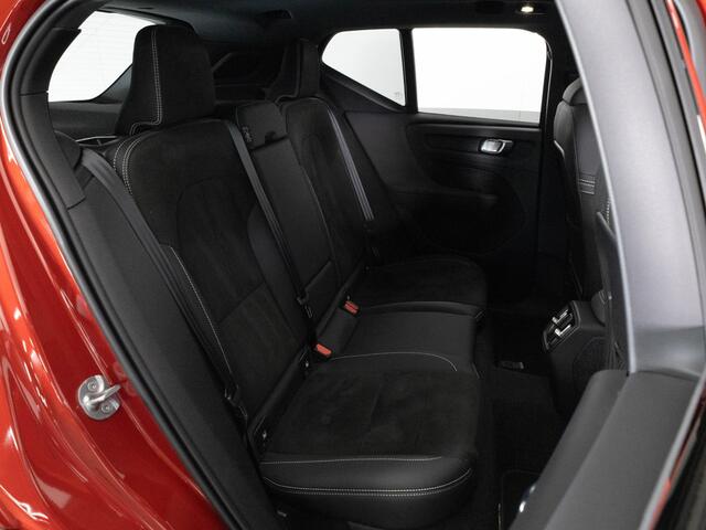 Volvo XC40 Recharge Pro 70 kWh 231 PK | LED | Panoramadak | Trekhaak | 360 Camera | Adaptieve Cruise Control | Harman/Kardon |