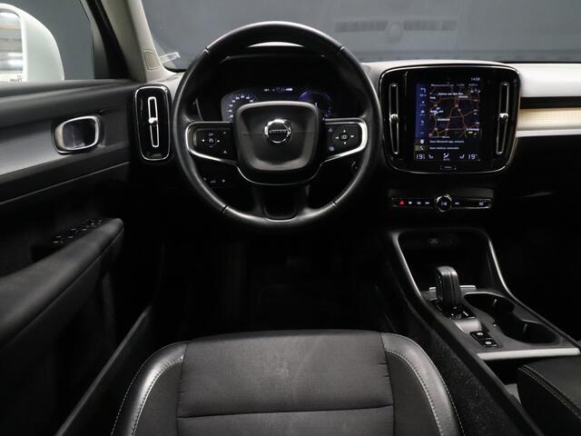 Volvo XC40 1.5 T5 Twin Engine Momentum Pro [APPLE CARPLAY, DIGITAL DASH, CRUISE CONTROL, SCHUIFKANTELDAK, STUURVERWARMING, STOELVERWARMING V+A, PDC ACHTER, ELEKTRISCHE ACHTERKLEP, NAVIGATIE, NIEUWSTAAT]