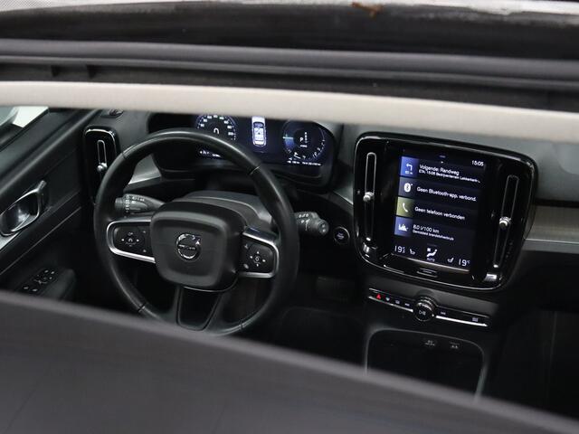 Volvo XC40 1.5 T5 Twin Engine Momentum Pro [APPLE CARPLAY, DIGITAL DASH, CRUISE CONTROL, SCHUIFKANTELDAK, STUURVERWARMING, STOELVERWARMING V+A, PDC ACHTER, ELEKTRISCHE ACHTERKLEP, NAVIGATIE, NIEUWSTAAT]