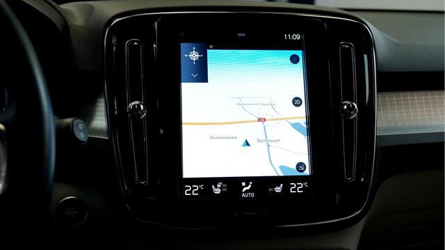 Volvo XC40 1.5 T4 Recharge Inscription PANORAMADAK + LEER + EL.STOEL MET MEMORY + STOEL-&STUURVERWARMING + CRUISE + LANE ASSIST + NAVI SENSUS + CARPLAY/ANDROID AUTO + KEYLESS ENTRY&GO + CAMERA + PARKSENSOREN V&A + 18" LM-VELGEN!!