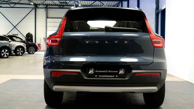Volvo XC40 1.5 T4 Recharge Inscription PANORAMADAK + LEER + EL.STOEL MET MEMORY + STOEL-&STUURVERWARMING + CRUISE + LANE ASSIST + NAVI SENSUS + CARPLAY/ANDROID AUTO + KEYLESS ENTRY&GO + CAMERA + PARKSENSOREN V&A + 18" LM-VELGEN!!