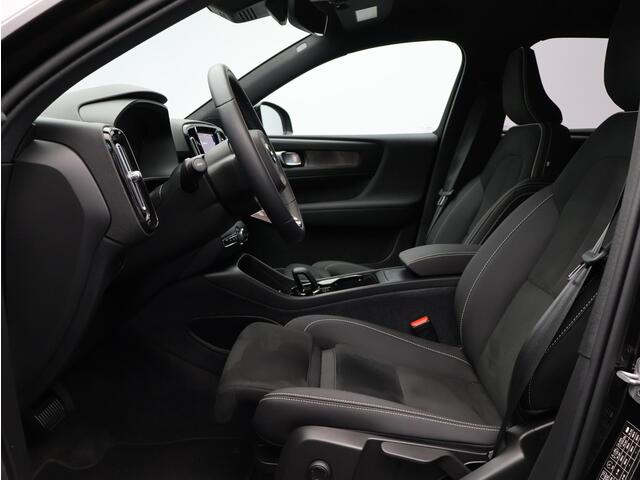 Volvo XC40 Single Motor Extended Range Plus 82 kWh / Parkeer camera / Verwarmde stoelen + Stuur / Microtech Nubuck interieur / Extra getint glas