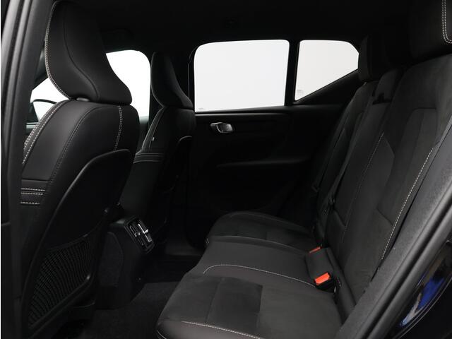 Volvo XC40 Single Motor Extended Range Plus 82 kWh / Parkeer camera / Verwarmde stoelen + Stuur / Microtech Nubuck interieur / Extra getint glas