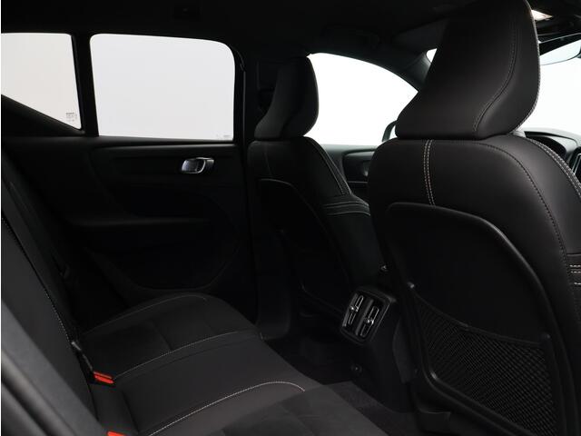 Volvo XC40 Single Motor Extended Range Plus 82 kWh / Parkeer camera / Verwarmde stoelen + Stuur / Microtech Nubuck interieur / Extra getint glas